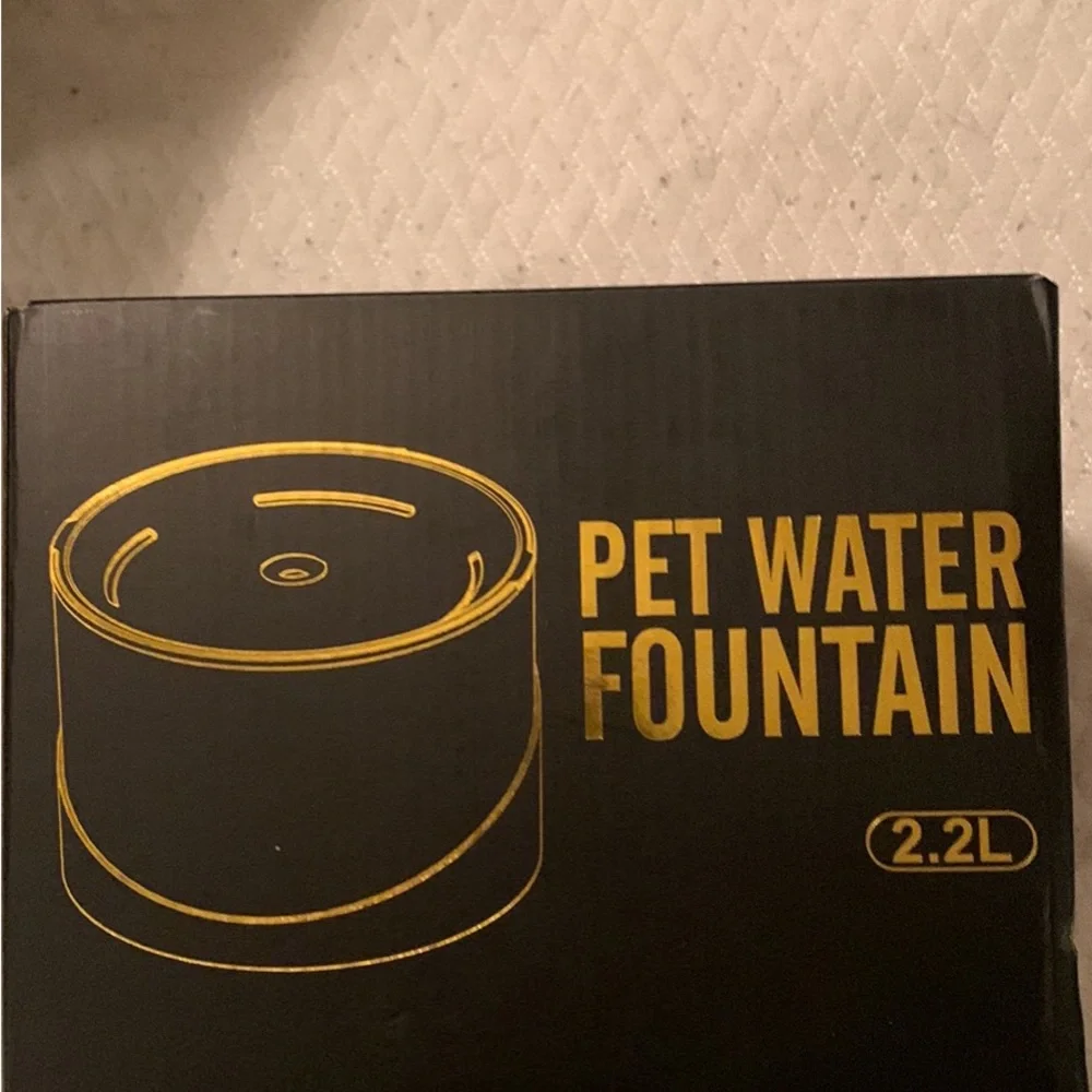 Pet water fountain